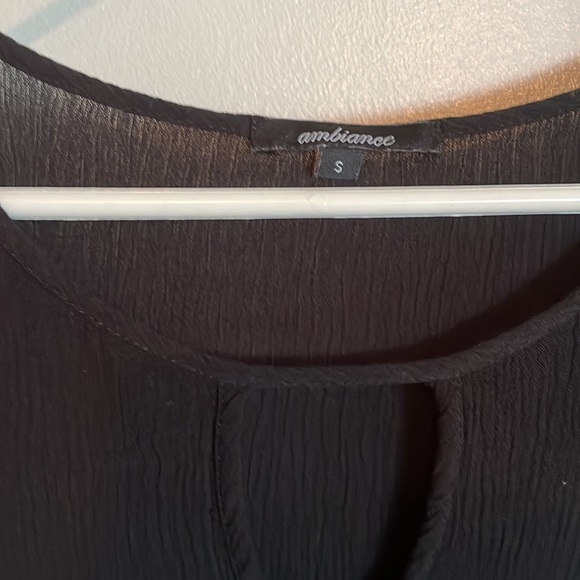 Women’s Black Size Small keyhole neck tshirt - Picture 2 of 3